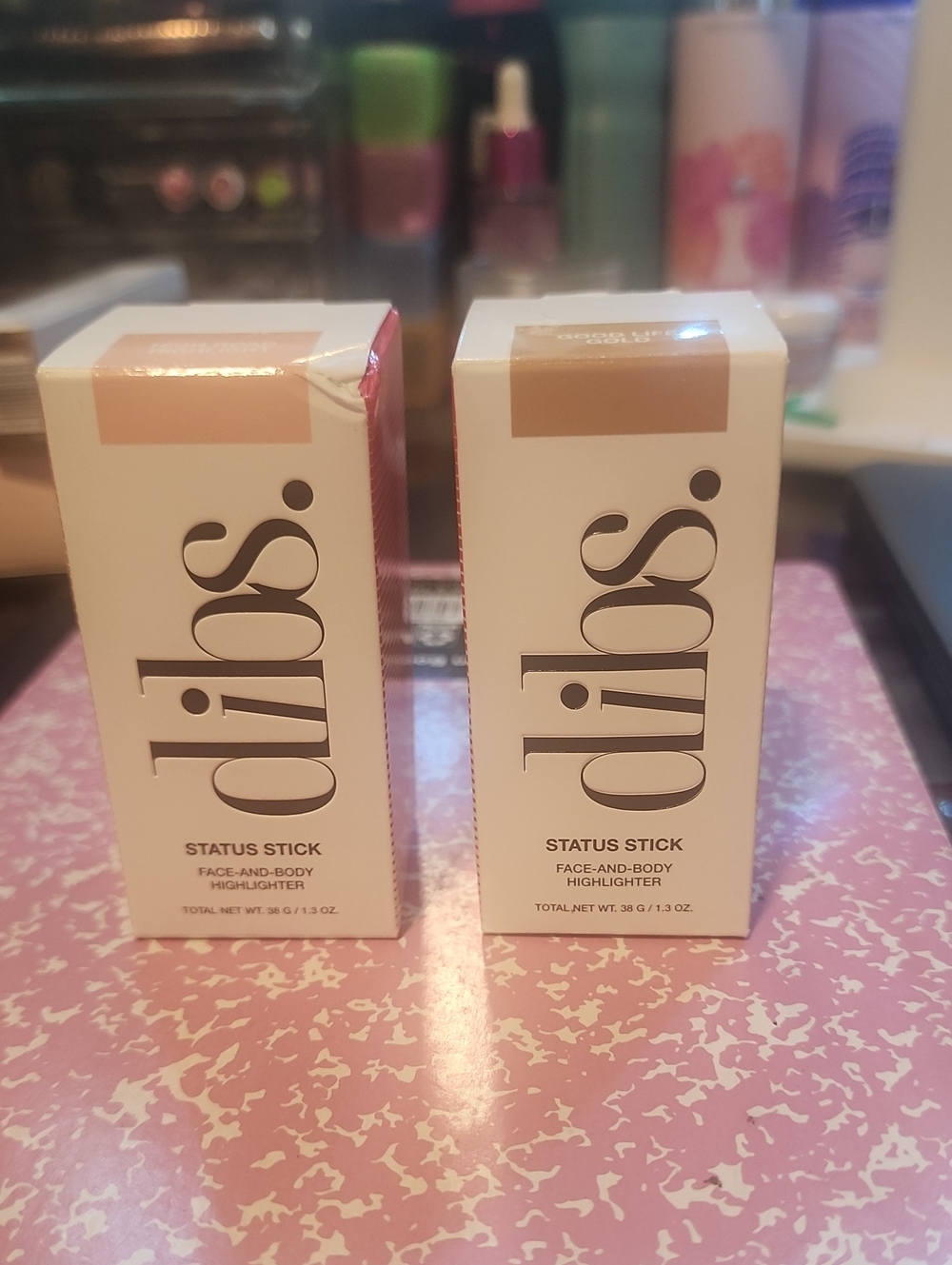 Status Stick Face-and-Body Highlighter - Nude Glow